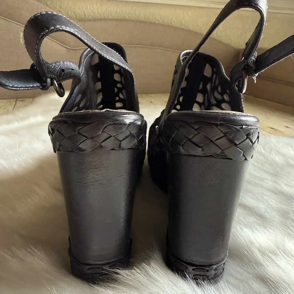 B. Makowsky Chic Black Cutout Animal Print Wedge Sandals NWOB